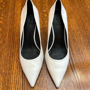 Alias Mae white heels